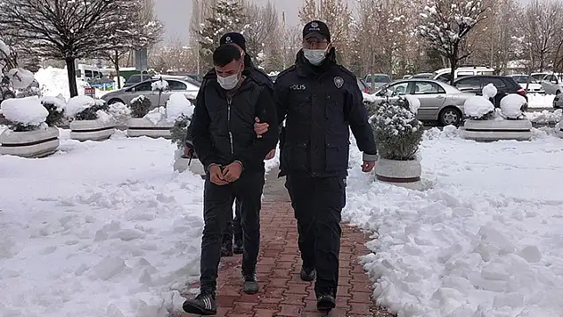 Annesini öldürmek isterken yakalanan şahıs, savcılığın itirazı üzerine tutuklandı