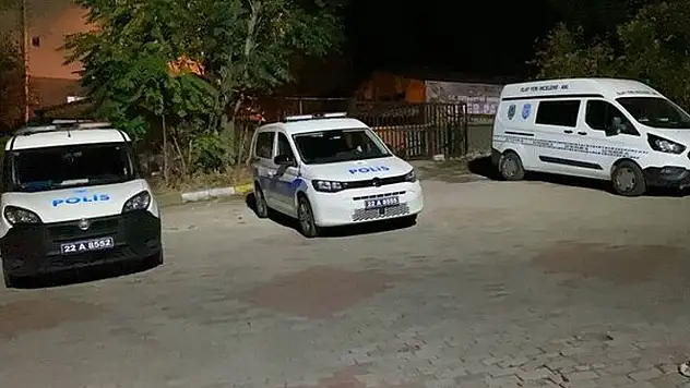Annesini öldürüp 15 saat evde bekletti!
