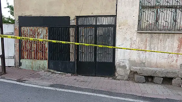 Annesinin birlikte yaşadığı cani 3 yaşındaki Alperen'i boğarak öldürdü