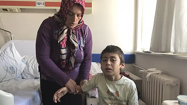 Annesiyle halı yıkayan çocuk maganda kurşunuyla yaralandı