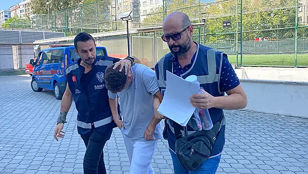 Annesiyle tartışan babasını bıçakladı
