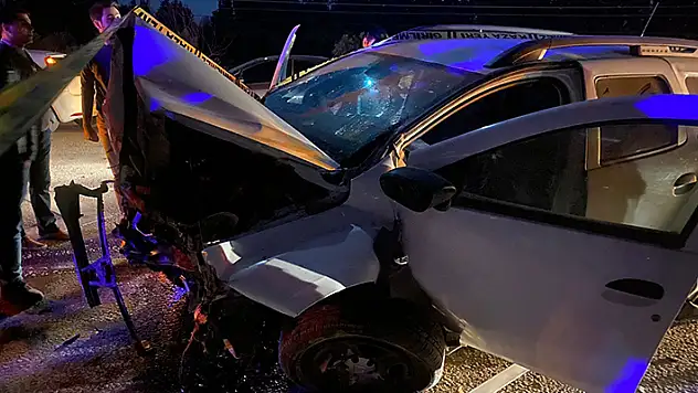 Antalya'da 3 aracın karıştığı feci kaza: 3 ölü