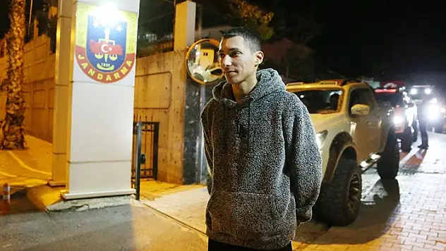 Antalya'da araçları kara saplanan milli motosikletçi Razgatlıoğlu ve arkadaşları kurtarıldı
