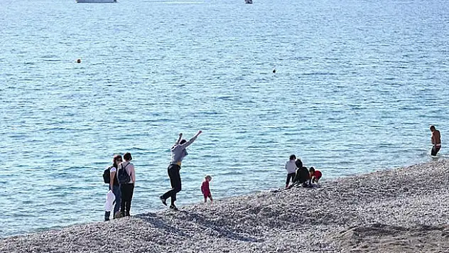 Antalya'da aralıkta deniz keyfi