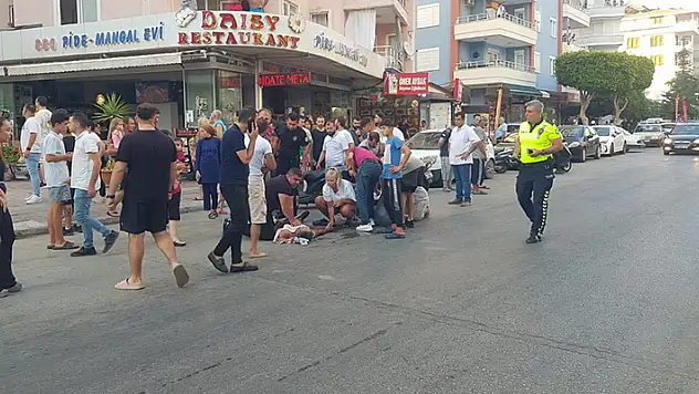 Antalya'da baba- oğul, çıkan kavgada 3 kişiyi bıçakladı: 1 ölü, 2 yaralı
