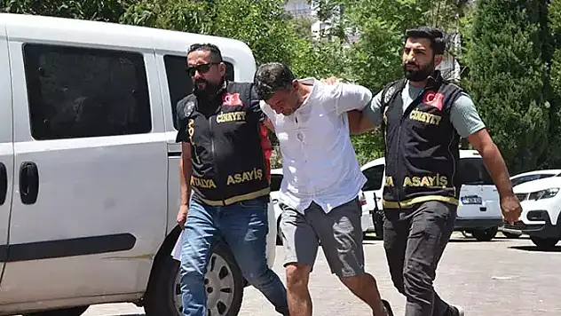 Antalya'da dehşet! Telefonunu çaldığını düşündüğü kişiyi döverek öldürdü

