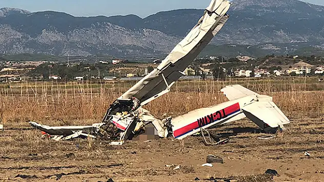 Antalya'da eğitim uçağı düştü, pilot ve yardımcısı hayatını kaybetti