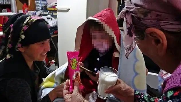 Antalya'da evden kaçan bebeğe komşular sahip çıktı
