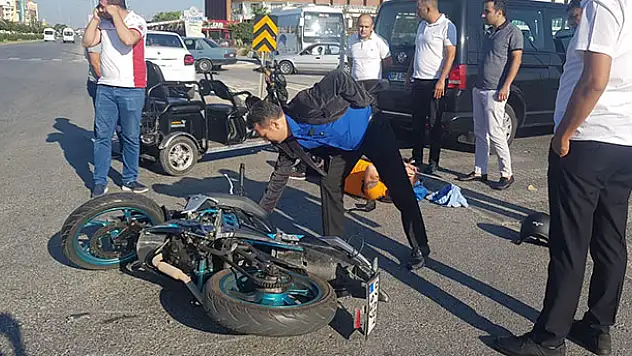 Antalya'da kaskı olmayan motosiklet sürücüsü ölümden döndü