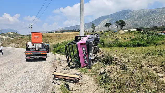 Antalya'da safari araçları çarpıştı: 13'ü turist 16 yaralı kaza öncesi su savaşı yapıyorlarmış
