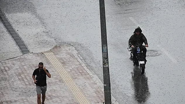 Antalya'da sağanak etkili oluyor
