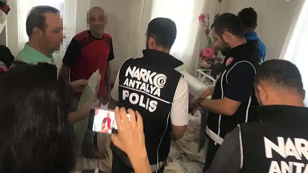 Antalya'da sosyal medya üzerinden uyuşturucu satışına eş zamanlı operasyon
