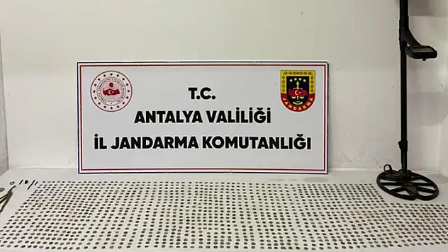 Antalya'da tarihi eser operasyonu: 1840 sikke ele geçirildi
