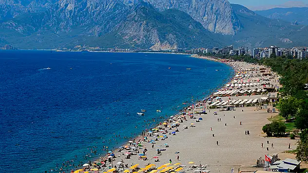Antalya'da termometreler 40 dereceyi gösterdi
