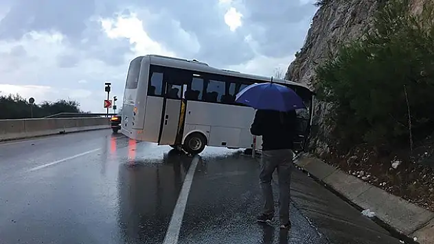 Antalya'da trafik kazası: 17 yaralı