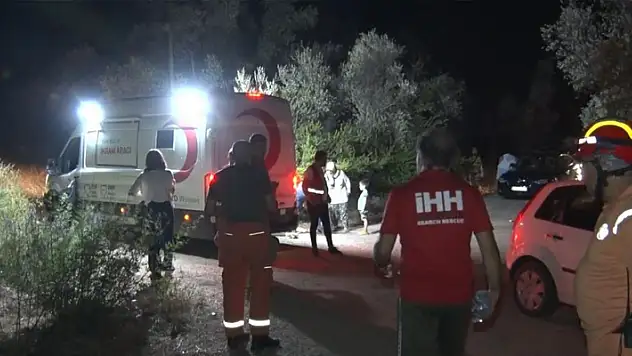Antalya'da yangında evlerinden tahliye olan vatandaşlar geceyi araçlarında geçirdi
