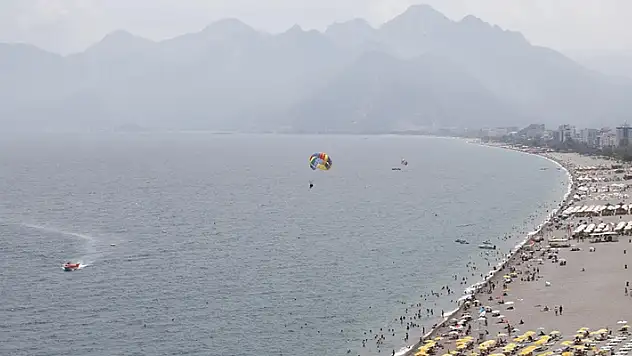 Antalya'da yüksek nem bunalttı
