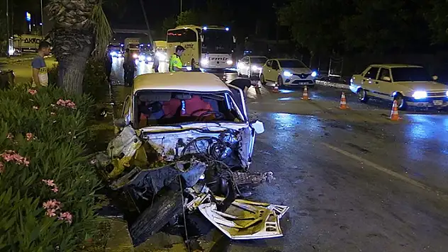 Antalya'da zincirleme trafik kazasında 5 kişi yaralandı
