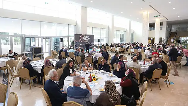 Antalya'daki Konyalılar, 'Geleneksel Bamya Çorbası Buluşması'nda bir araya geldi

