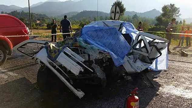 Antalya'daki trafik kazasında aynı aileden 5 kişi hayatını kaybetti
