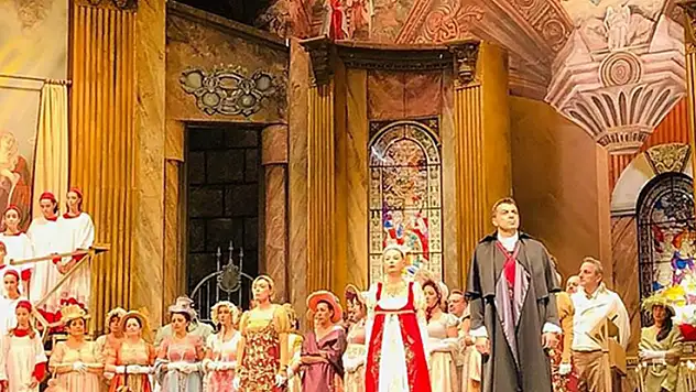 Antalya Devlet Opera ve Balesi 'Tosca' operasını sahneledi