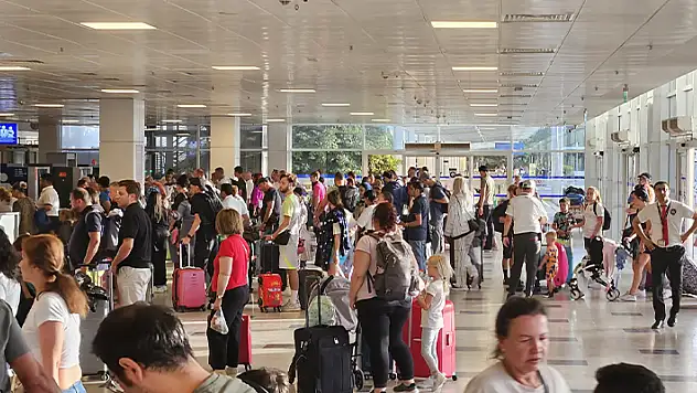 Antalya Havalimanı'nda arife rekoru
