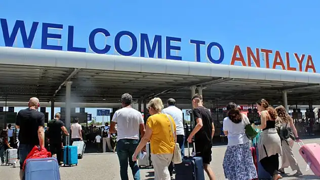 Antalya Havalimanı'nda uçuş ve yolcu sayısı rekoru kırıldı
