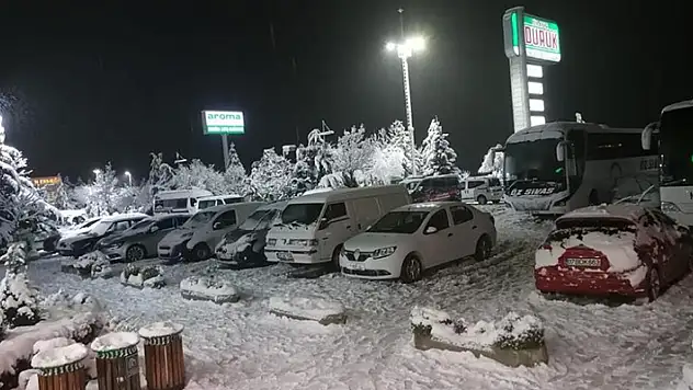 Antalya-Konya Kara Yolu'nda yüzlerce araç yolun açılmasını bekliyor
