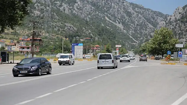 Antalya-Konya kara yolunda bayram trafiği yoğunluğu

