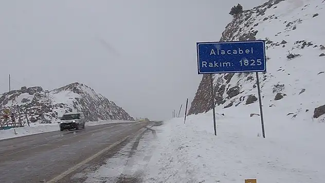 Antalya-Konya kara yolunda kar etkisini kaybetti