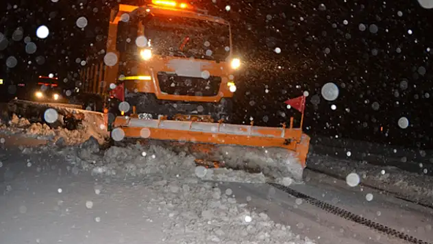Antalya-Konya kara yolunda kar kalınlığı 15 santimetreye ulaştı