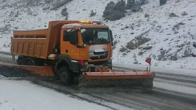 Antalya-Konya karayolunda kar etkisini sürdürüyor