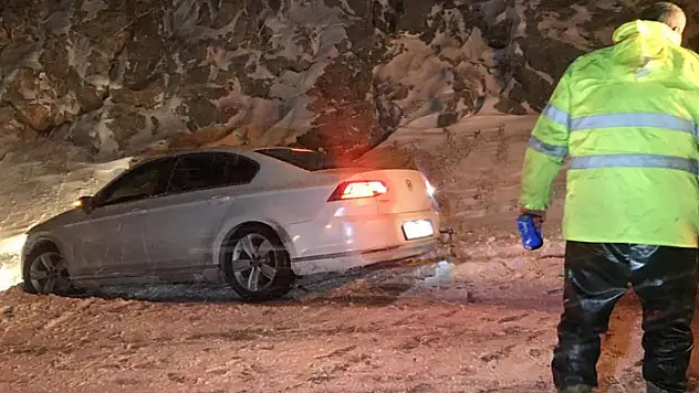 Antalya-Konya karayolunda kar kalınlığı 15 santimetreye kadar ulaştı