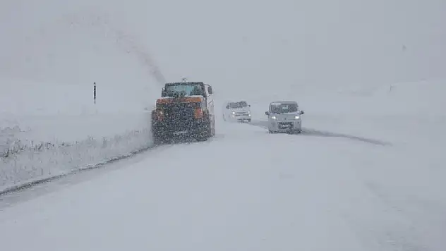 Antalya -Konya karayolunda kar kalınlığı 1 metreyi geçti

