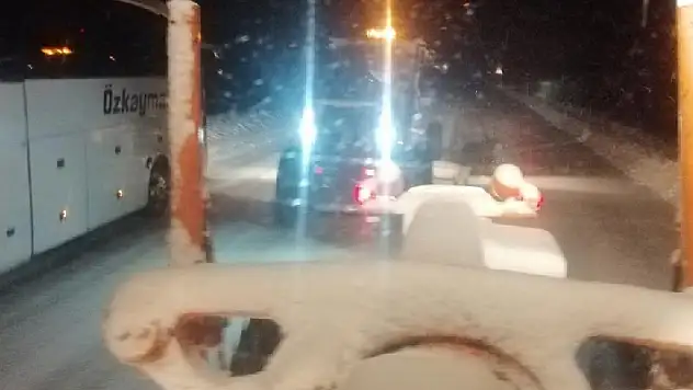 Antalya- Konya yolunu kullanacaklar dikkat! Alacabel'de kar başladı