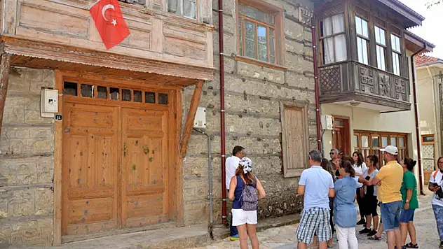 Antalya'nın düğmeli evlerinde yılda 8 bin kişi konaklıyor
