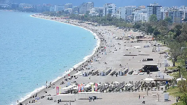 Antalya ve Muğla sahillerinde bayram tatili yoğunluğu yaşanıyor
