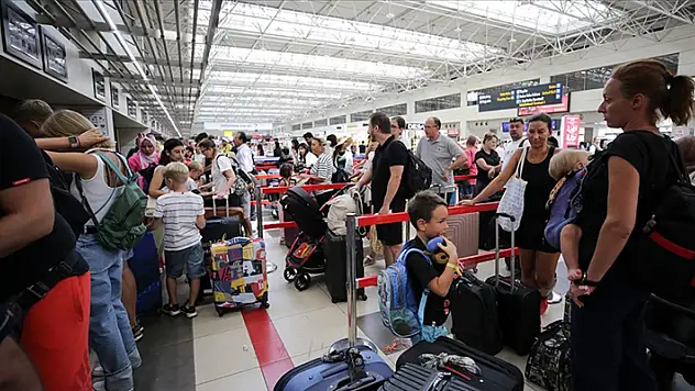 Antalya'ya gelen turist sayısı 15 milyonu geçti
