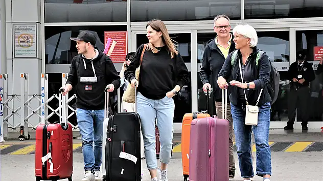 Antalya'ya havayoluyla gelen turist sayısı 4 milyonu geçti
