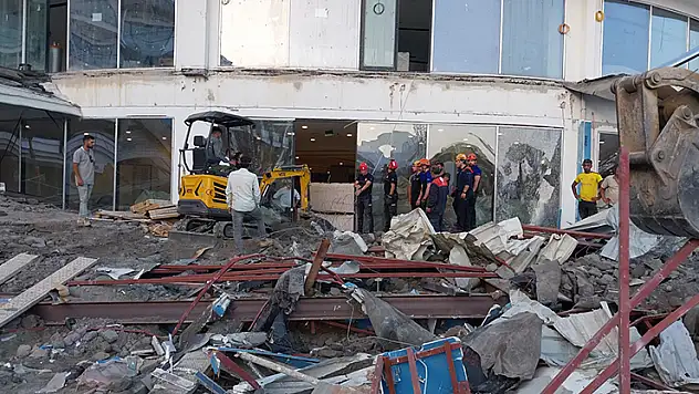 Antalya'da 5 yıldızlı otel inşaatında teras çöktü