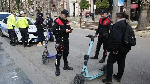 Antalya'da eş zamanlı elektrikli scooter denetimi: 210 sürücüye ceza, 155 scooter trafikten men
