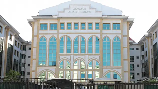 Antalya'da 'hafriyat yolsuzluğu' soruşturmasında gözaltına alınan şüphelilerden 7'si adliyeye sevk edildi