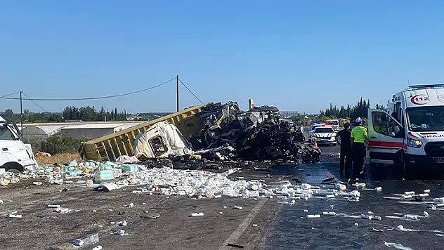 Antalya'da iki tır çarpıştı: 1 ölü, 1 yaralı