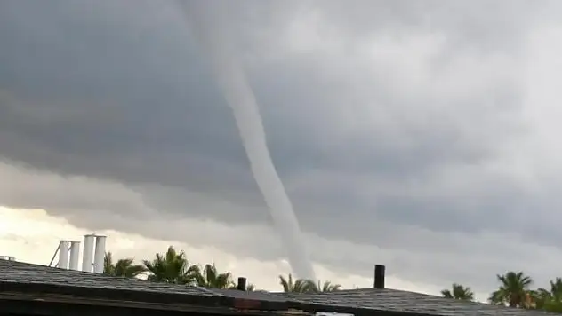 Antalya'da korkutan hortum
