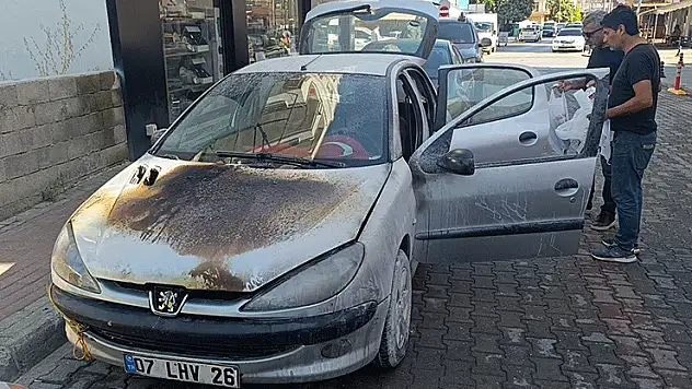 Antalya'da seyir halindeki otomobil yandı