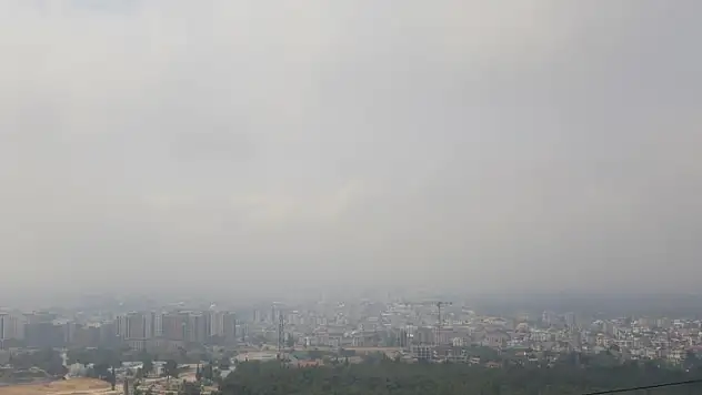 Antalya'da yoğun sis sabah saatlerinde görüş mesafesini 600 metreye kadar düşürdü
