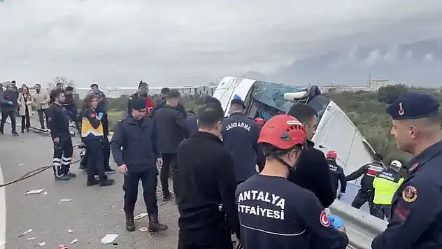 Antalya'da yolcu otobüsü şarampole devrildi: 5 kişi hayatını kaybetti