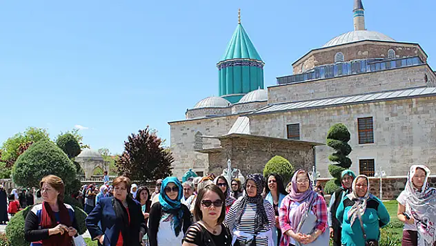 Antalyalı kadınlara Mevlana Türbesi gezisi