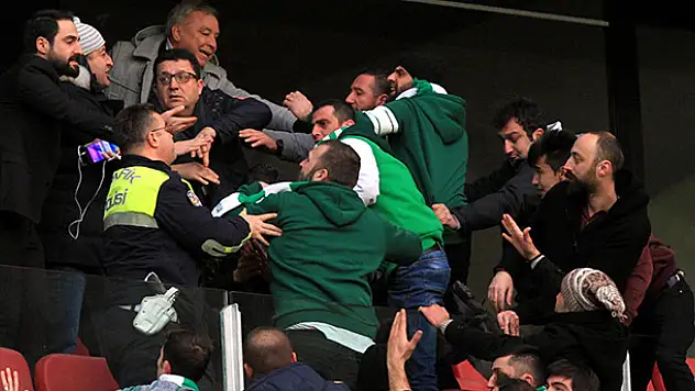 Antalyaspor Başkanı Öztürk'e saldırı