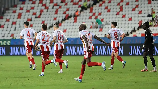 Antalyaspor, konuk ettiği Atakaş Hatayspor'u 3-2 yendi
